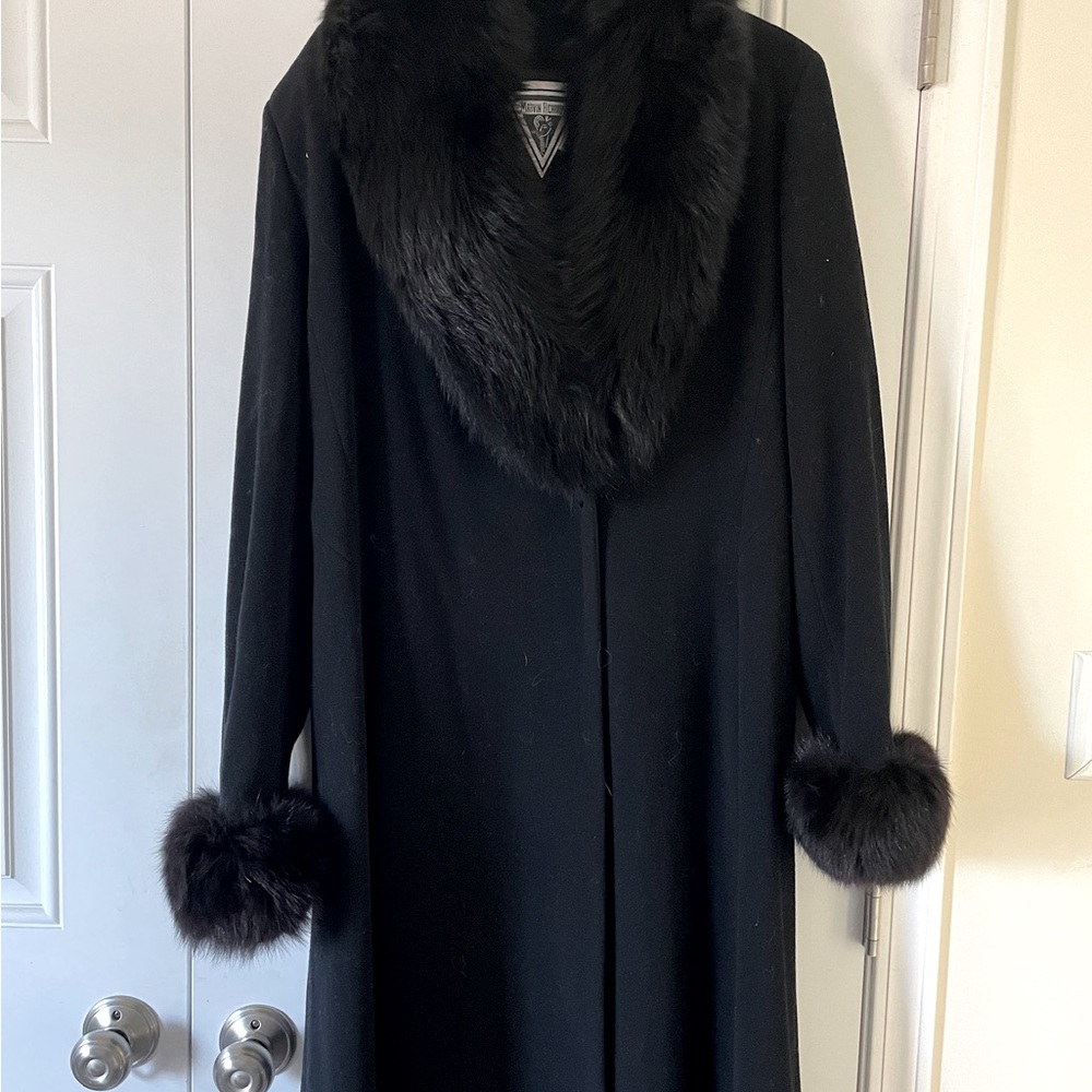 Full-length wool + cashmere coat with fur trim. Black. Size small